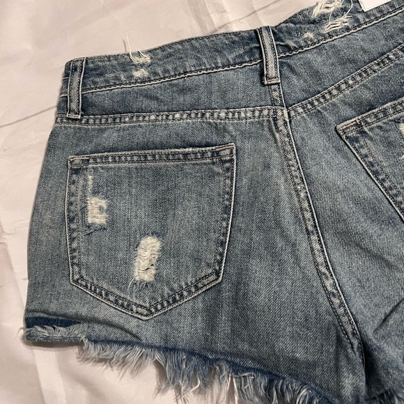 Cello shorts women size medium distressed my measurement 30” waist - Picture 6 of 9